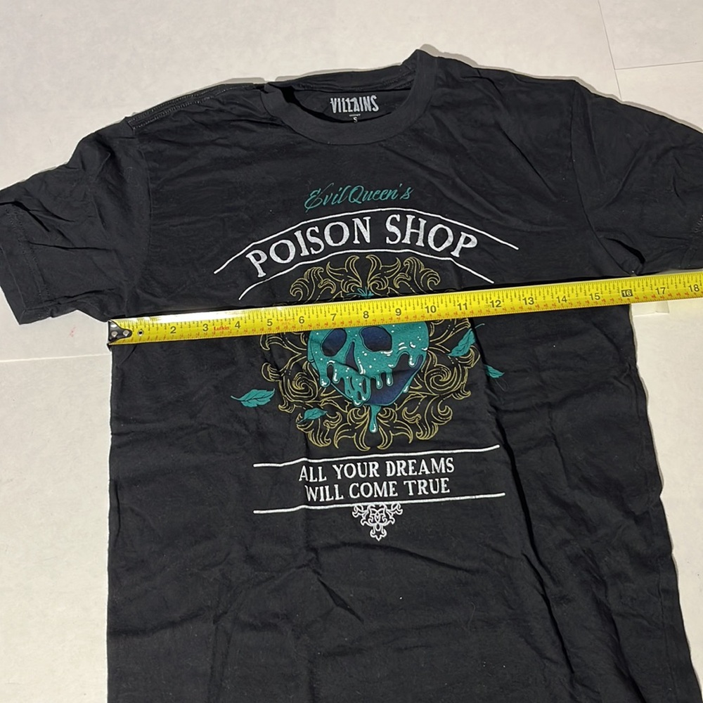 Disney Villains Evil Queen's Poison Shop t-shirt womens sz small BoxLunch - Picture 5 of 5